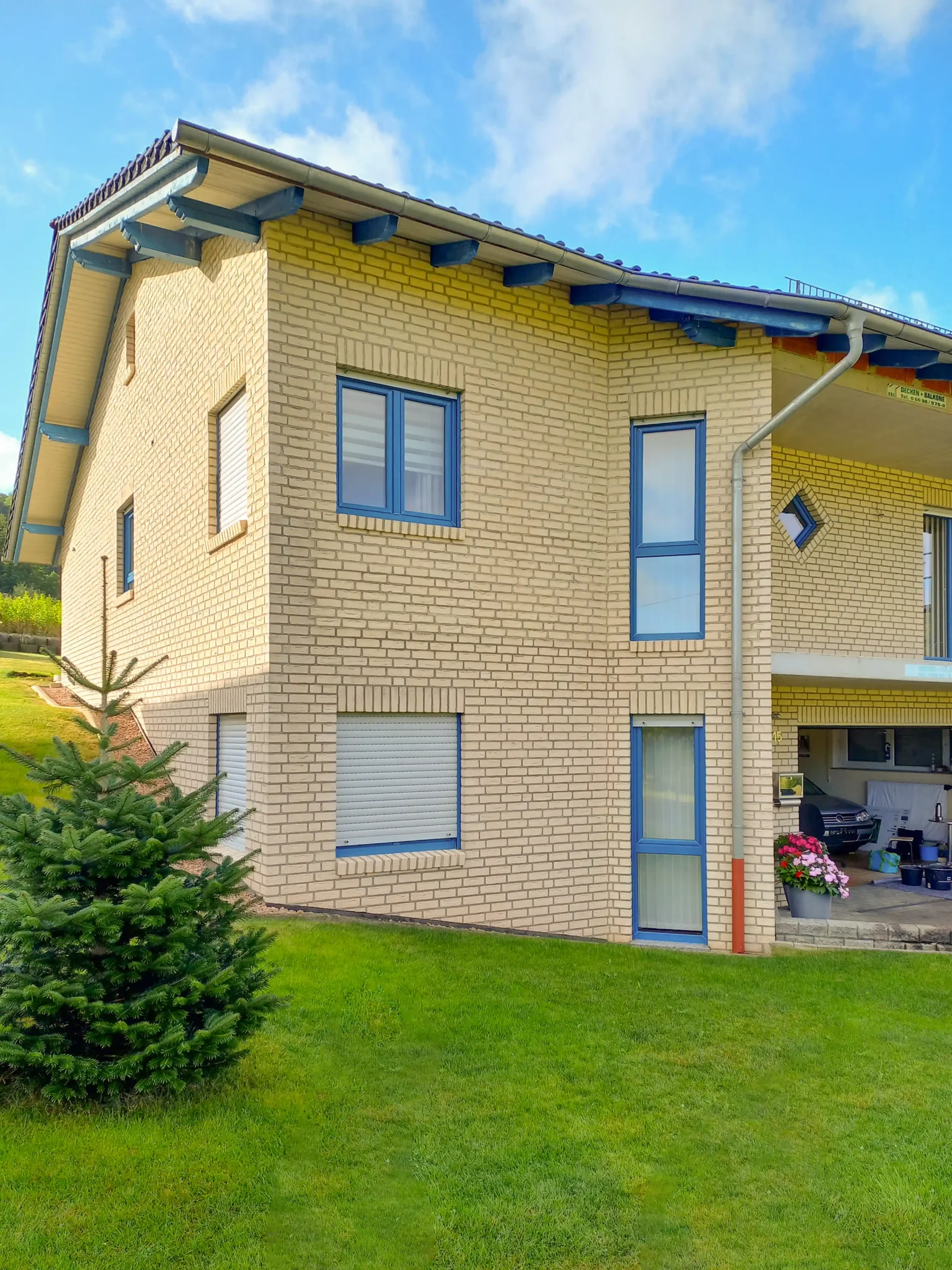 einfamilienhaus_verblendmauerwerk _bebra Einfamilienhaus mit hochwertigem hellen Verblendmauerwerk und präzisen Klinkerarbeiten in Bebra – ausgeführt durch André Franz Bau