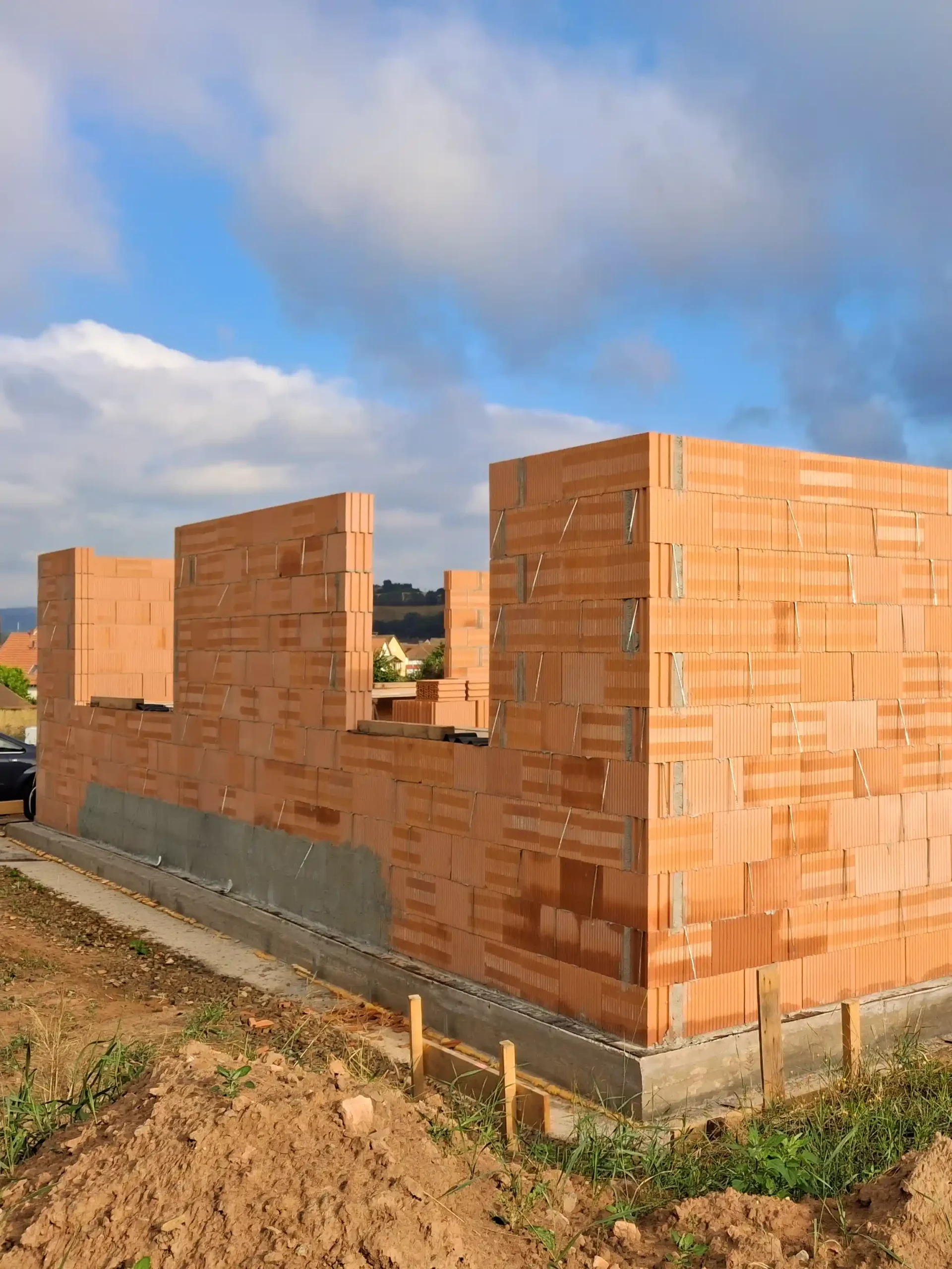 rohbau_rothenburg Massivbau-Projekt: Fertigstellung des Erdgeschoss-Mauerwerks vor der Deckenmontage in Rotenburg - durch André Franz Bau